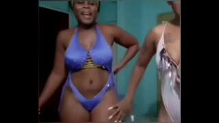 (NN) Onları eğrileri ve aksanı seviyorum