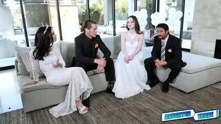 Daddies å hjelpe sine stepdaughters Hazel Moore og Jazmin Luv å få noen sex kunnskap