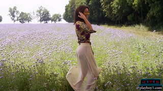 Nagymellű magyar MILF modell lesz meztelen, s úgy néz ki, hihetetlenül forró, meztelen