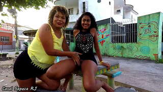 Novinha tira μια μάσκαρα com o casal sapeca