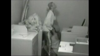 Lezbiket në një dhomë lavanderi