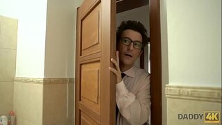 DADDY4K. चाचणी आधुनिक शिष्टाचार