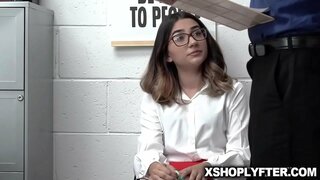 كالي حصلت مارس الجنس على رأس طاولة المكتب كالي حصلت مارس الجنس على رأس طاولة المكتب
