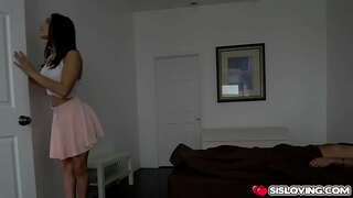 Abella Nebezpečenstvo chce cítiť jej stepbrothers penis vo vnútri jej mokré twat